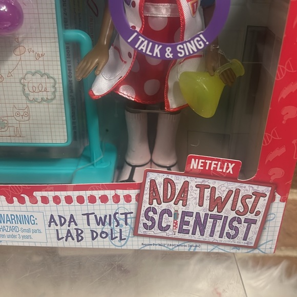 Netflix Ada Twist Scientist Lab Doll - New In box Talk & Sing - Picture 4 of 6
